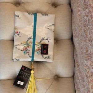 Makeup junkie bag small skully new with tag